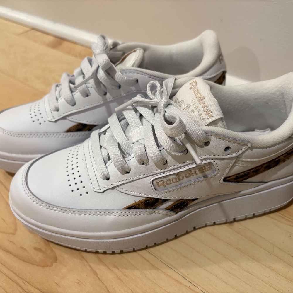 Reebok c club revenge. Like new Worn once, bought from UO